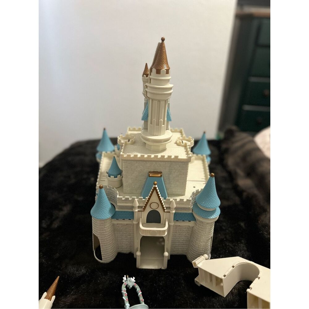 VTG Walt Disney World Cinderella Castle Monorail Park Playset with accessories